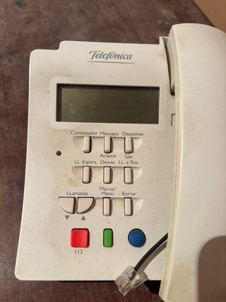 Teléfono fijo beige con cable