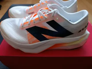 New Balance FuelCell SuperComp Elite v4