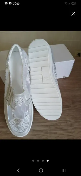 Zapatos de cordones marrones y negros