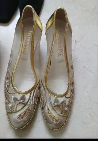 Zapatos de cordones marrones y negros