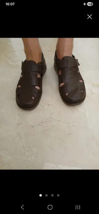 Zapatos de cordones marrones y negros