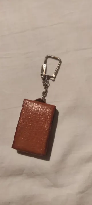 Llavero estuche cuero con mini baraja española