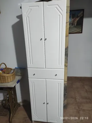 Armario de baño blanco. En Chiclana