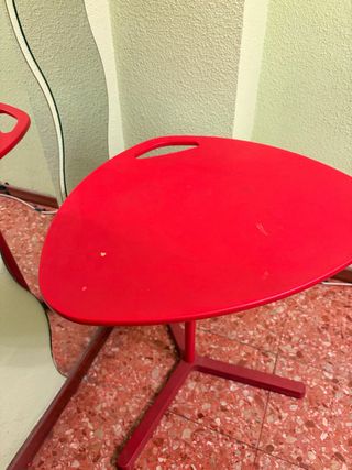 Mesa auxiliar roja Ikea