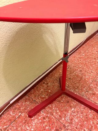 Mesa auxiliar roja Ikea