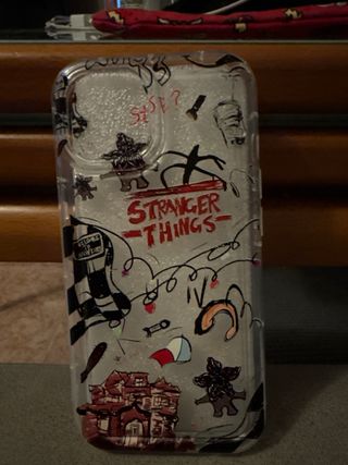 Funda iPhone 15 Stranger Things