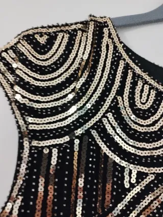 Vestido de fiesta negro y dorado