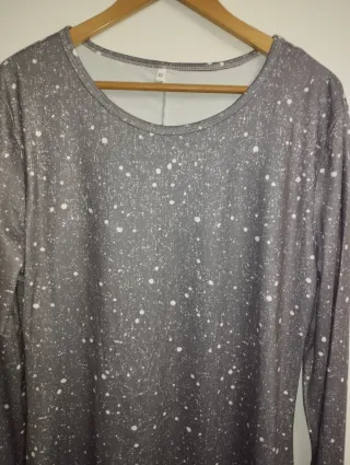 Vestido gris con estampado blanco