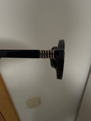 Gafas de sol Miu Miu negras