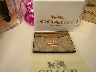 Porta cartões Coach bege e castanho