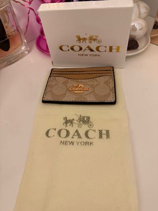 Porta cartões Coach bege e castanho