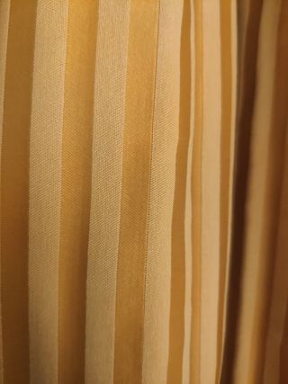 Tende in tessuto beige e gialle