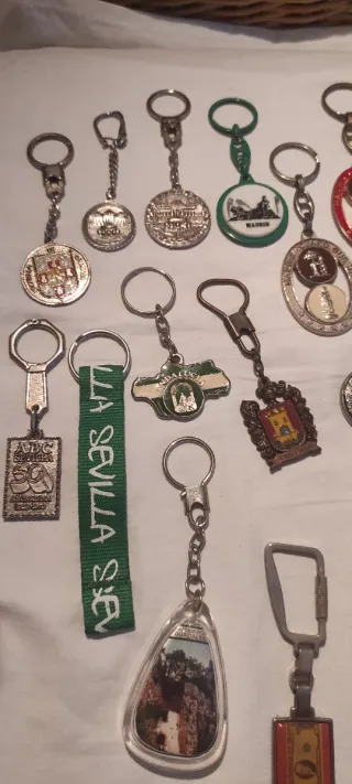 llaveros recuerdo de diferentes ciudades