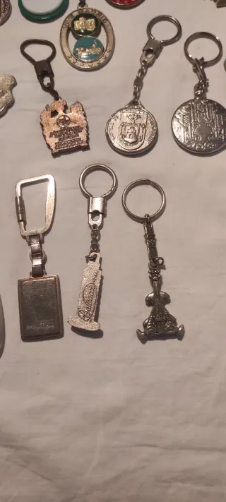 llaveros recuerdo de diferentes ciudades