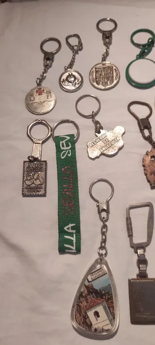 llaveros recuerdo de diferentes ciudades