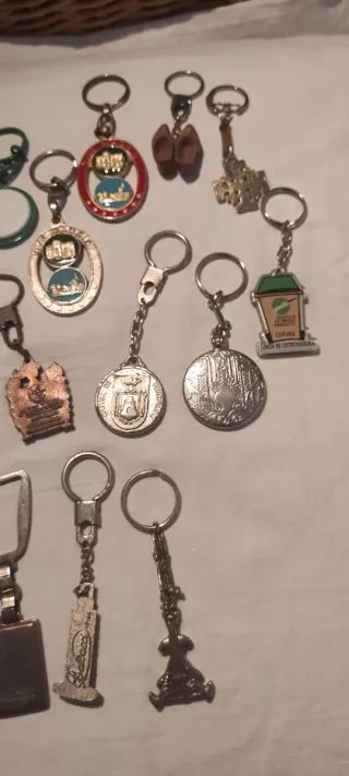 llaveros recuerdo de diferentes ciudades