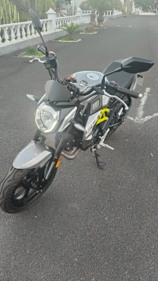 Moto Macbor Fun Plus 125cc Naked Gris y Amarilla