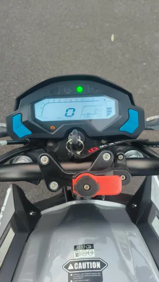 Moto Macbor Fun Plus 125cc Naked Gris y Amarilla