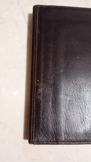 Cartera de piel marrón