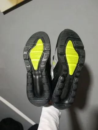 Nike Air Max 270 Gris y Amarillo