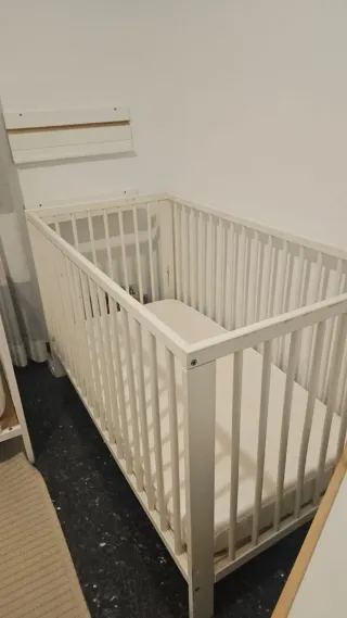 Cuna IKEA con colchón 25€ cada una