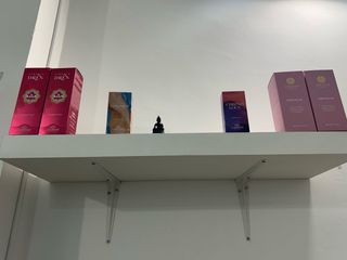 Estanterías de madera blanca