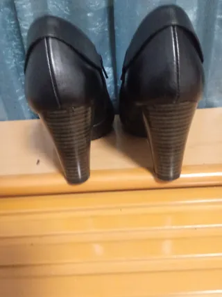 TALLA 38. Pitillos Zapatos De Piel Y Tacón.Nuevos.