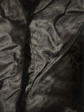 Chaqueta Tommy Jeans Negra con Capucha