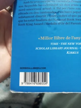Tot per l'aire: Una història contada en deu cantonades