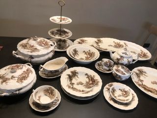 Servizio piatti vintage paesaggio marrone