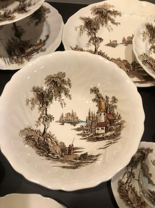 Servizio piatti vintage paesaggio marrone