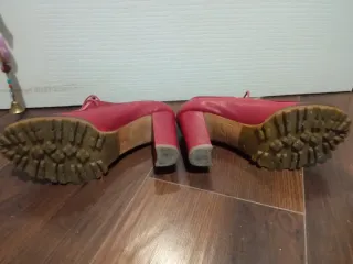 Zapatos Bimba y Lola rojos cordones