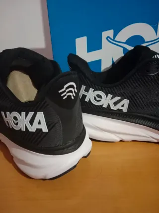 Zapatillas Hoka Negras y Blancas nuevas