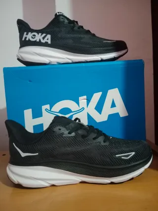 Zapatillas Hoka Negras y Blancas nuevas