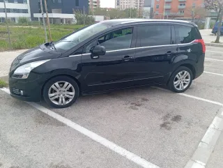 Peugeot 5008 2014