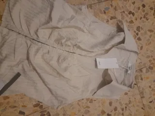 Ropa de mango, nuevos con etiqueta Barata.