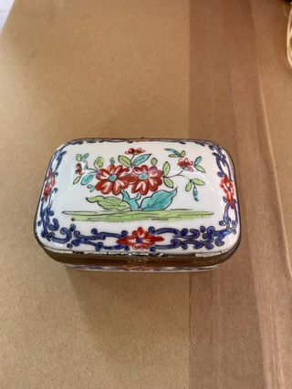 Caja de porcelana con tapa MUY ANTIGUA
