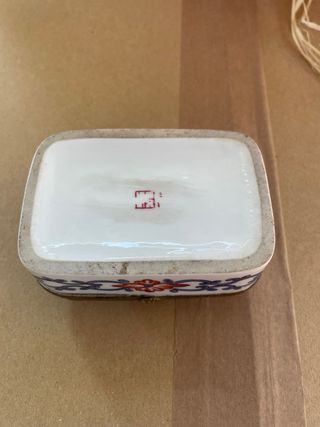 Caja de porcelana con tapa MUY ANTIGUA