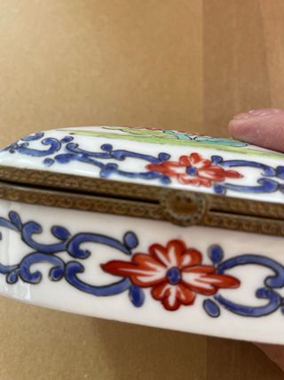 Caja de porcelana con tapa MUY ANTIGUA