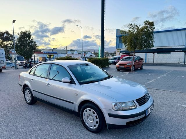 IMPECABLE VOLKSWAGEN PASSAT 1.9 TDi 115CV