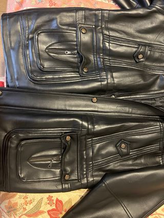 Chaqueta Negra Estilo Cuero