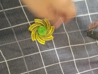 Beyblade amarillo y verde