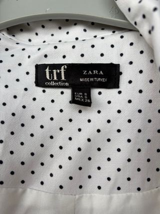 Blazer Zara lunares blanco talla S