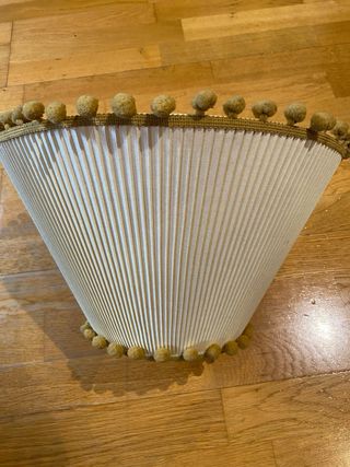 Pantalla de lámpara plisada con pompones