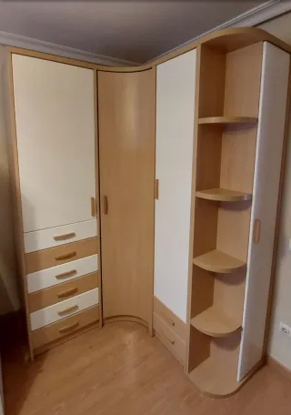 Armario esquinero madera con cajones y estanterias