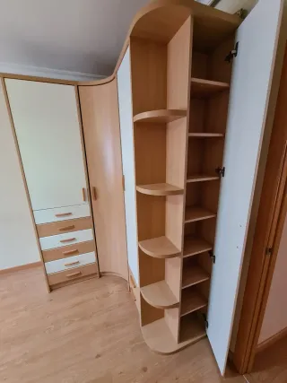 Armario esquinero madera con cajones y estanterias