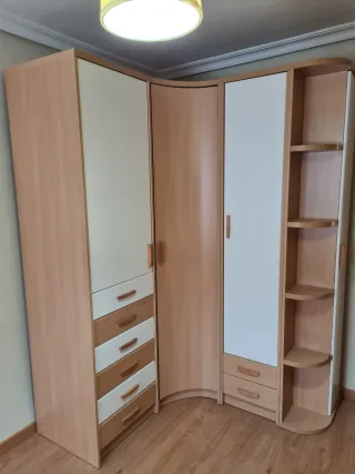 Armario esquinero madera con cajones y estanterias