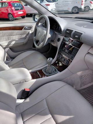 Mercedes-Benz Clase C 2005