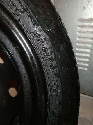 Neumático y llanta Bridgestone 185/65 R15