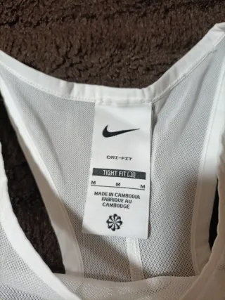 Top deportivo Nike blanco mujer